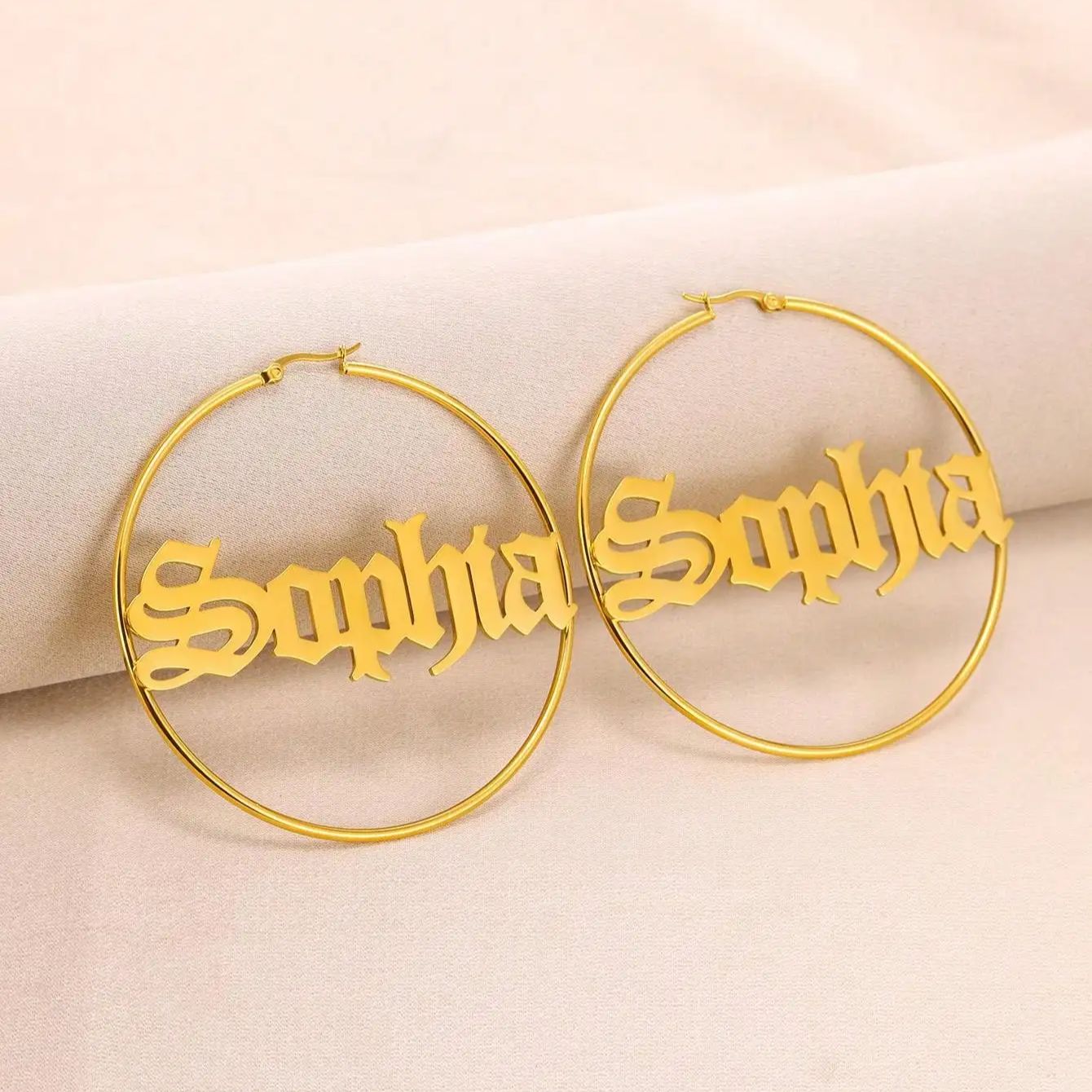 Custom Old English Name Hoop E – Women Accessories Name In English Bewertung und Preis