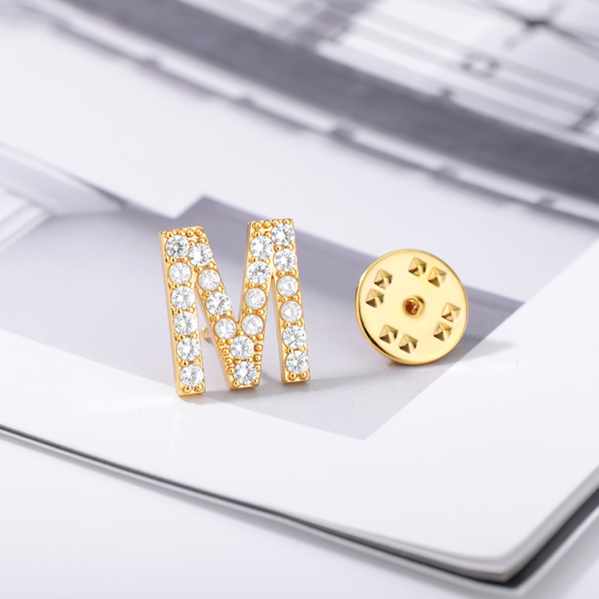 Shiny Zircon Letter Brooches F – Women Accessories Name In English Bewertung und Preis