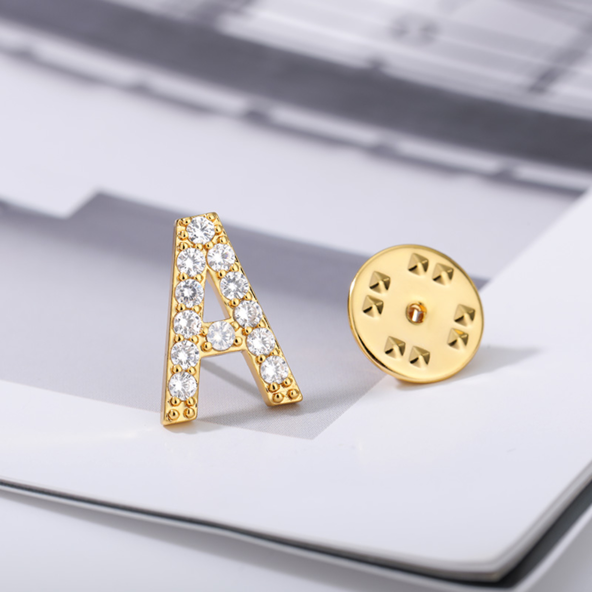 Shiny Zircon Letter Brooches F – Women Accessories Name In English Bewertung und Preis